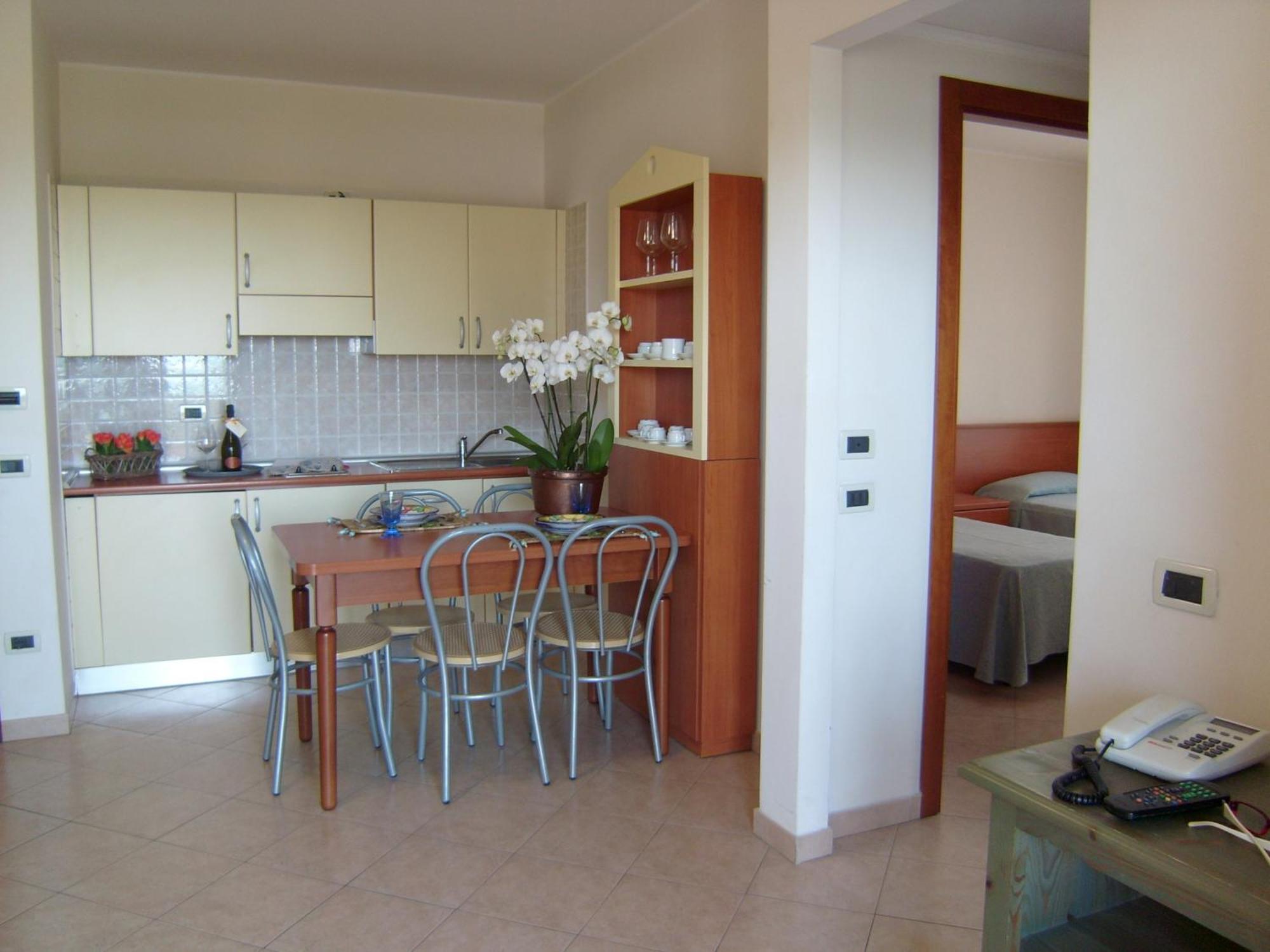 Residence Torre Del Mar Алба Адриатика Стая снимка