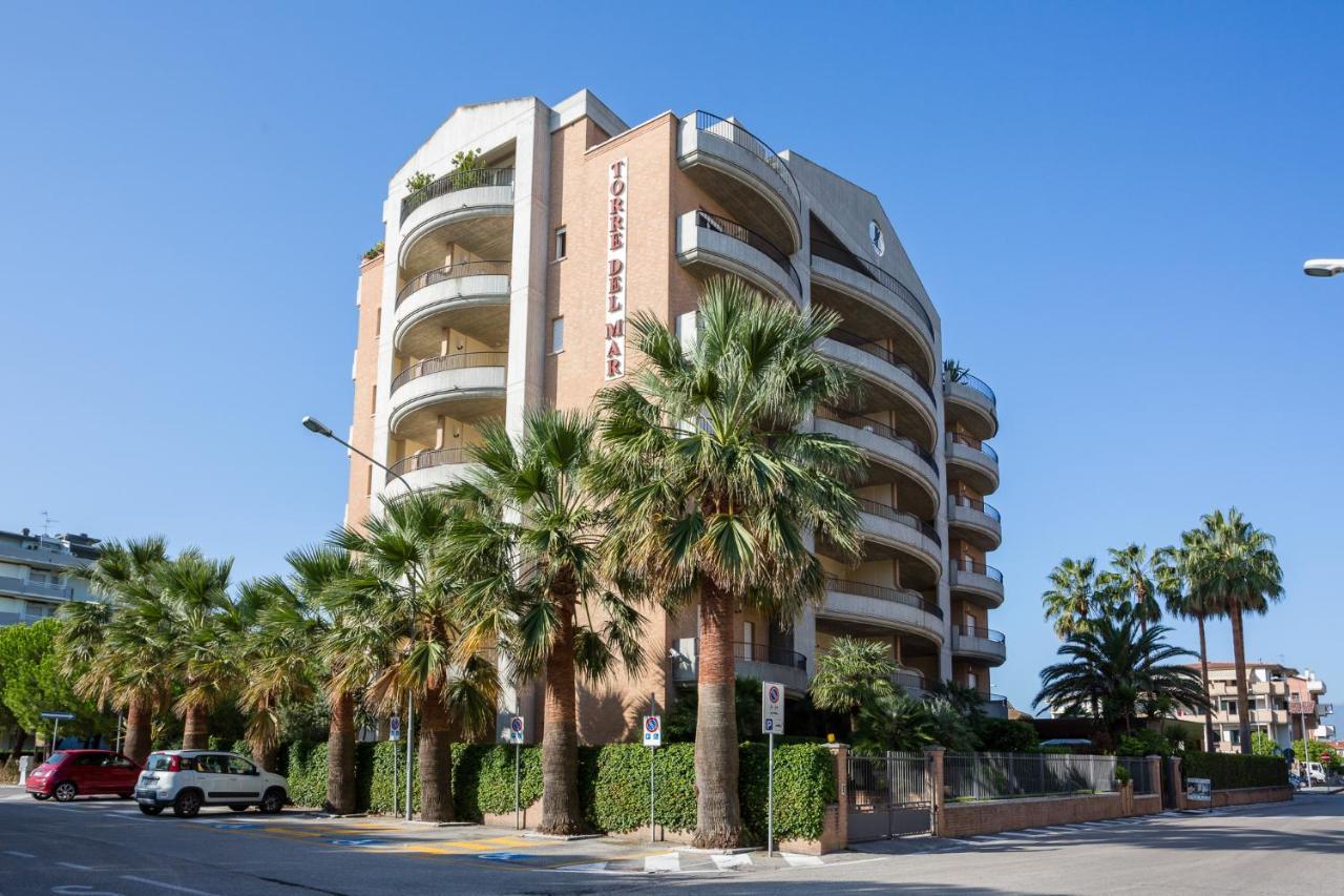 Residence Torre Del Mar Алба Адриатика Екстериор снимка